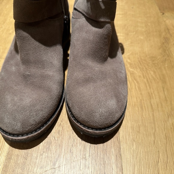 Women’s Vince Camuto Booties - Picture 6 of 9